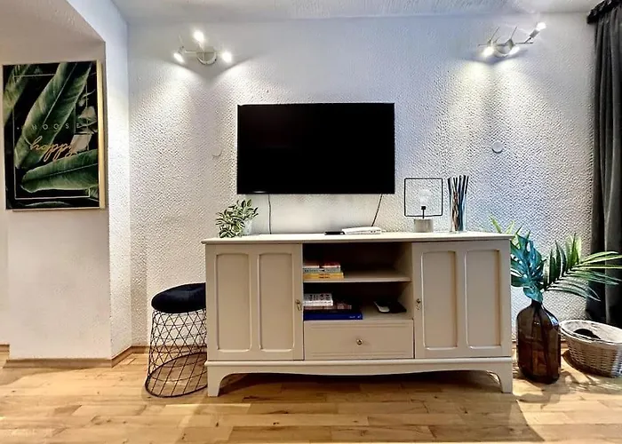 Charming Appartment 3-Min Walk To Old Town - Free Parking